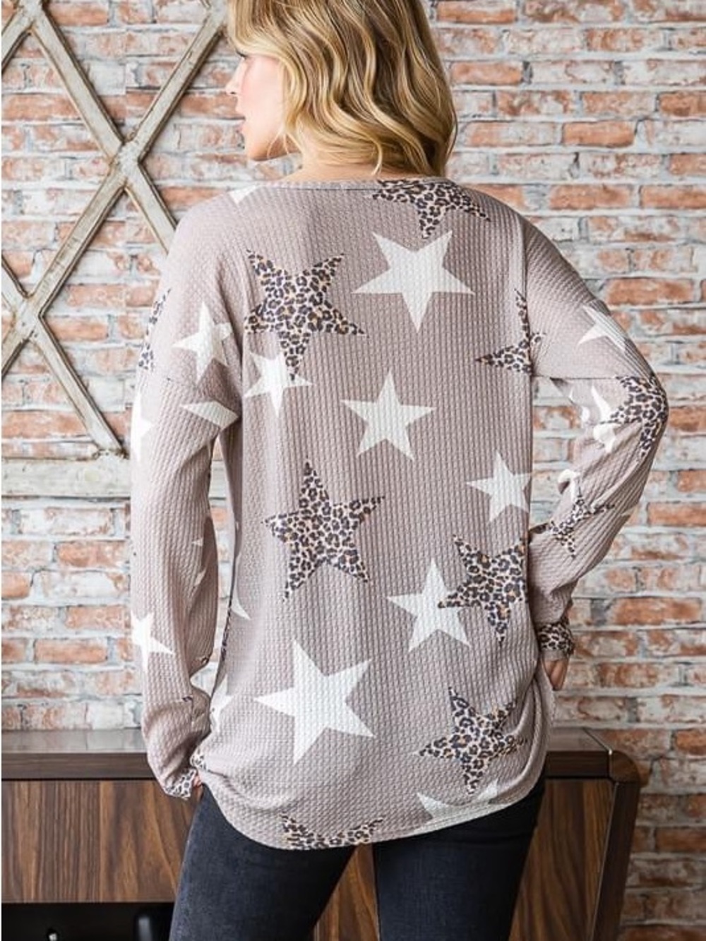 Plus Size XXXL Taupe Star Print Button-Front Long Sleeve Top - Picture 4 of 7